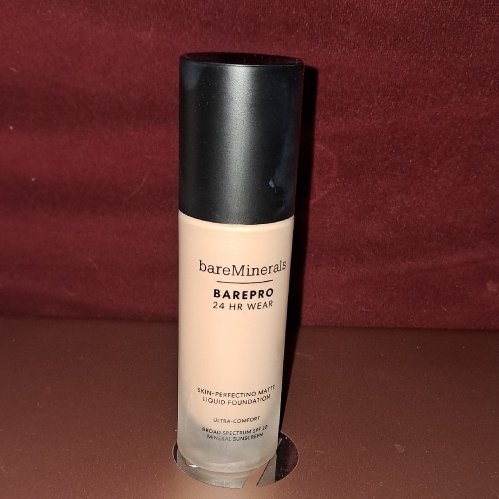 BareMinerals BAREPRO 24 HR Wear Foundation  Shade Fair 10 Warm